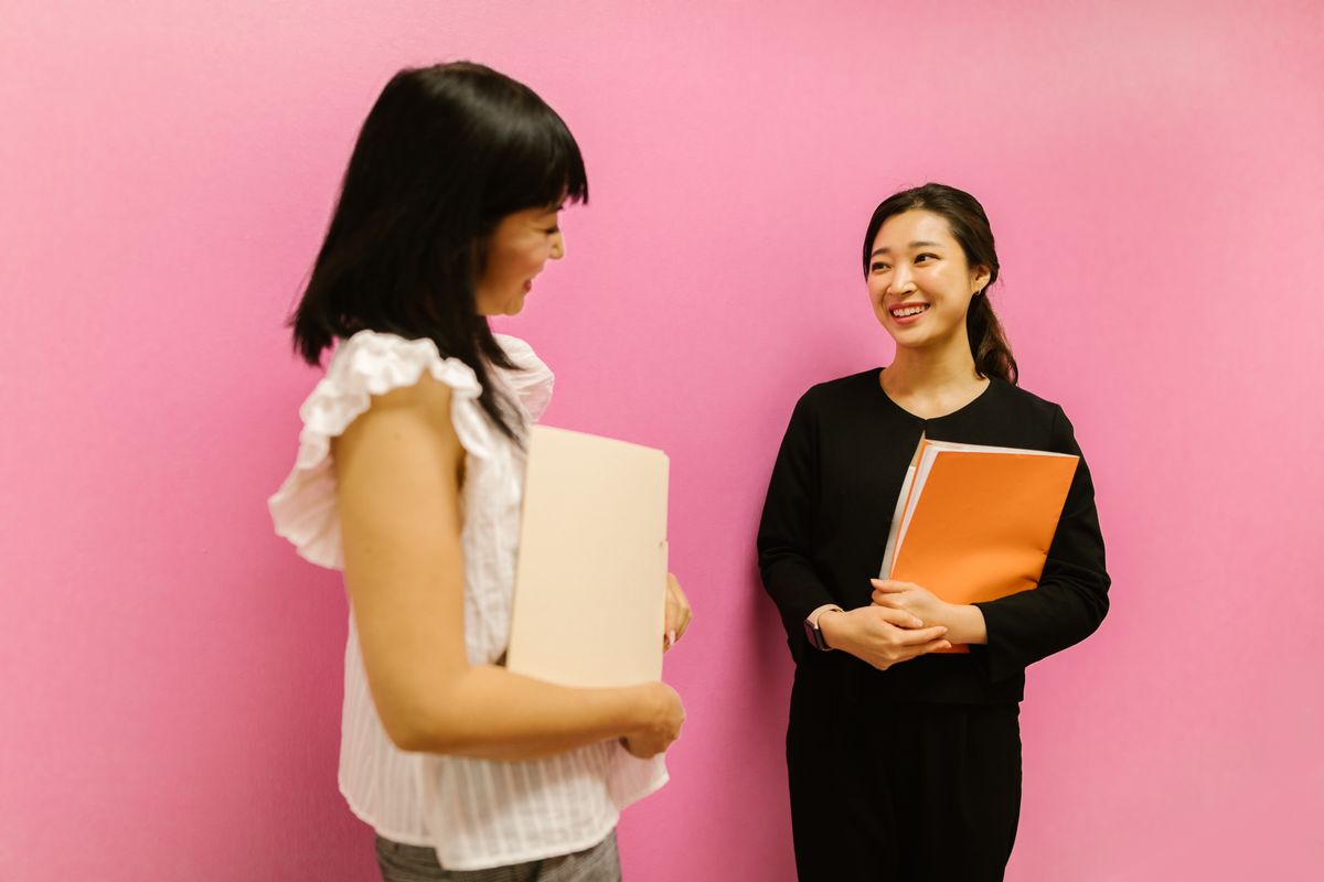 健康経営に取り組む企業の従業員と歯科検診のイメージ