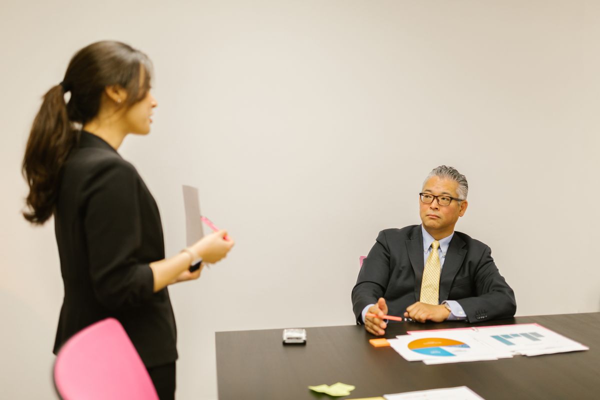 国民皆歯科健診の動向を確認する企業の総務人事担当者